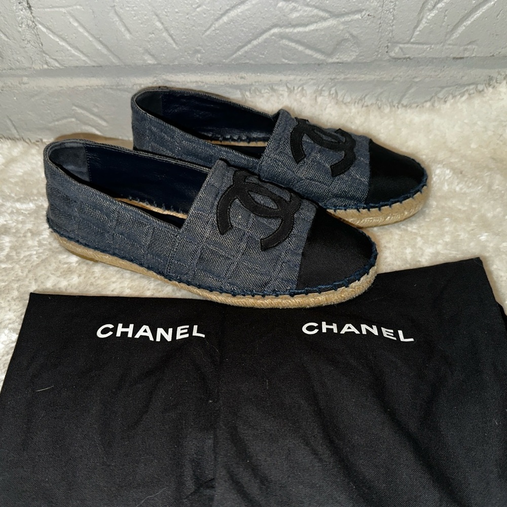 Chanel Denim Blue and Black CC Espadrille Size 37 - Picture 3 of 13